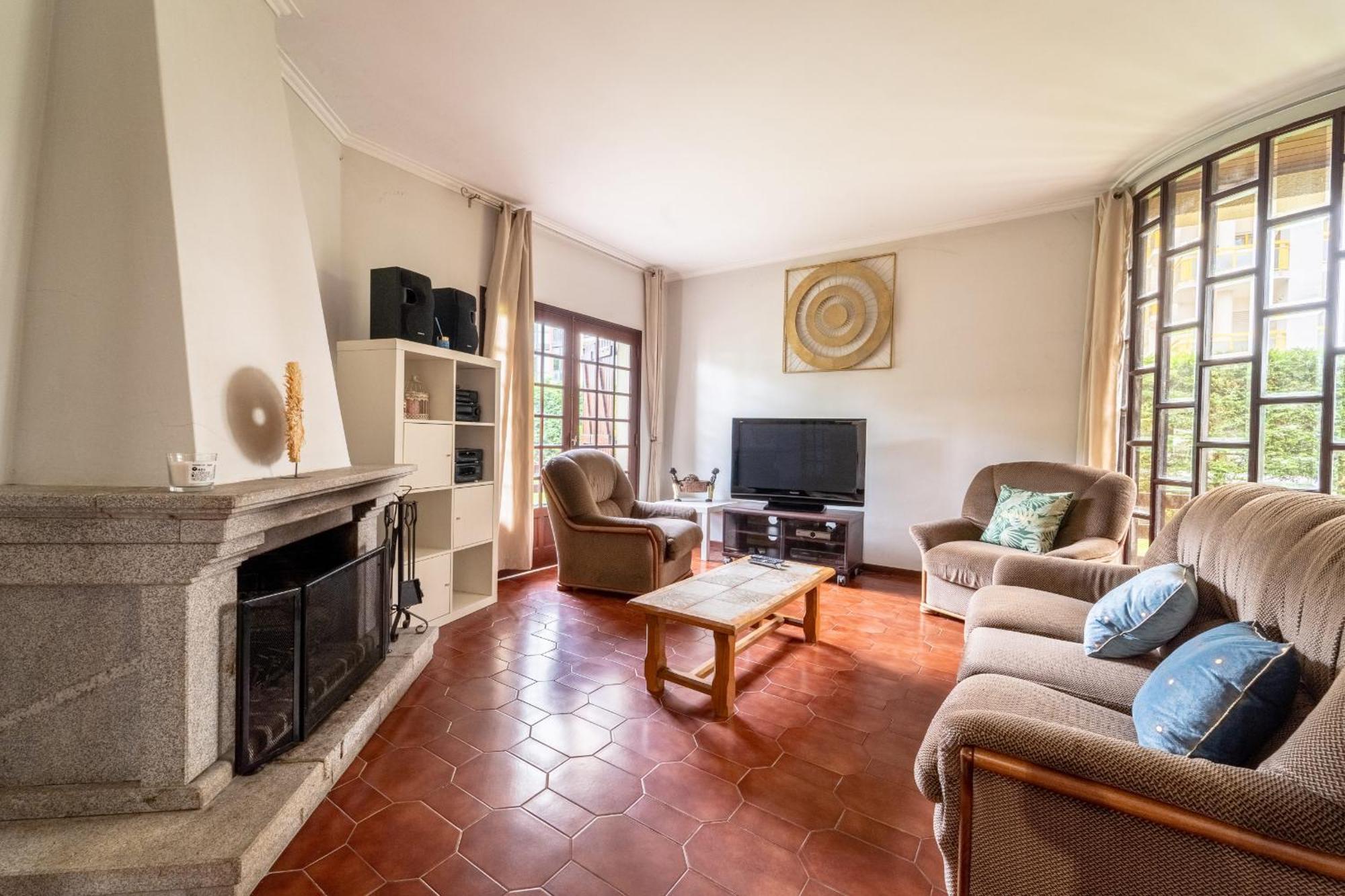 Amorosa Villa, 500M From The Beach By House And People Bagian luar foto