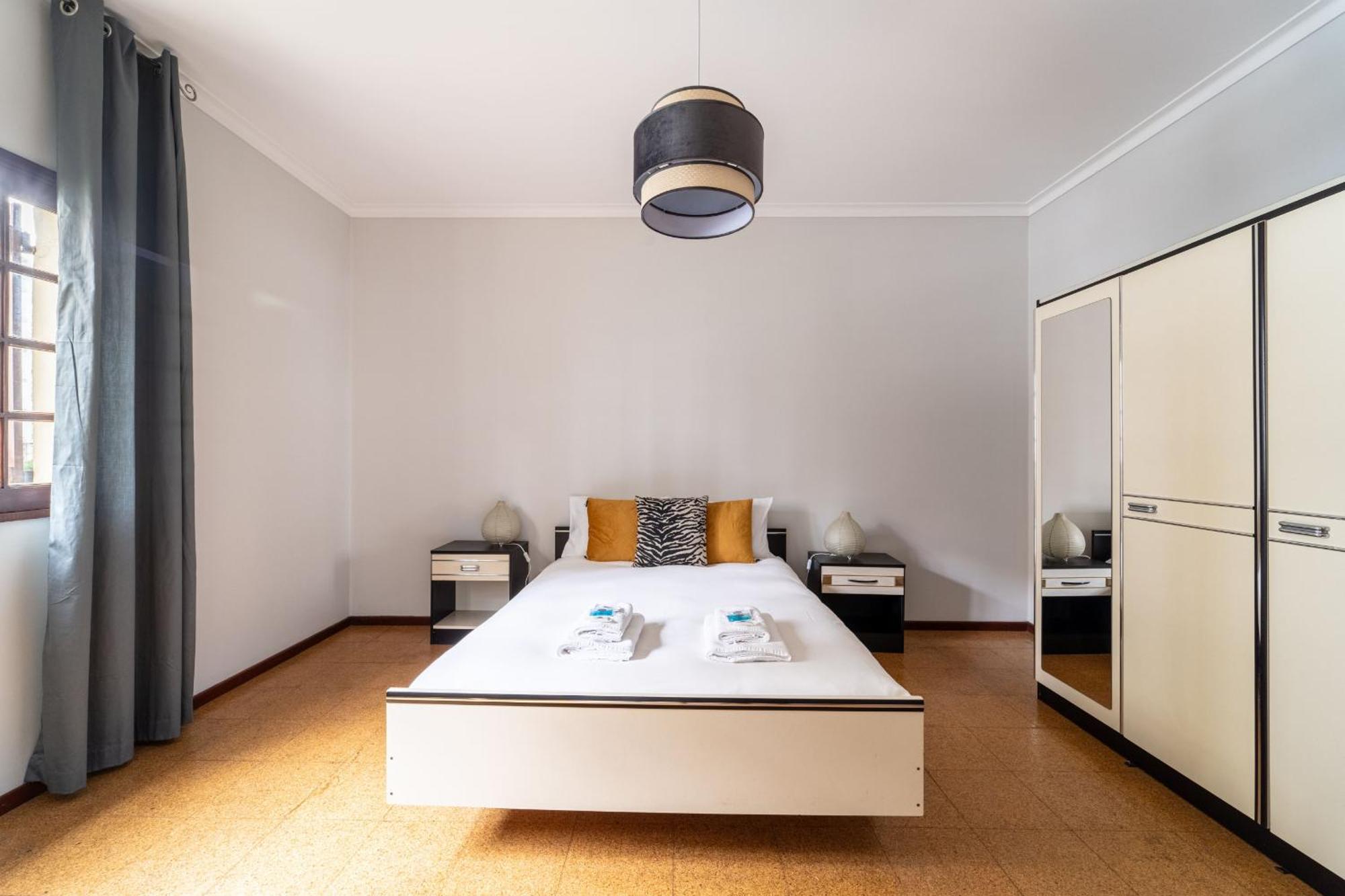 Amorosa Villa, 500M From The Beach By House And People Bagian luar foto