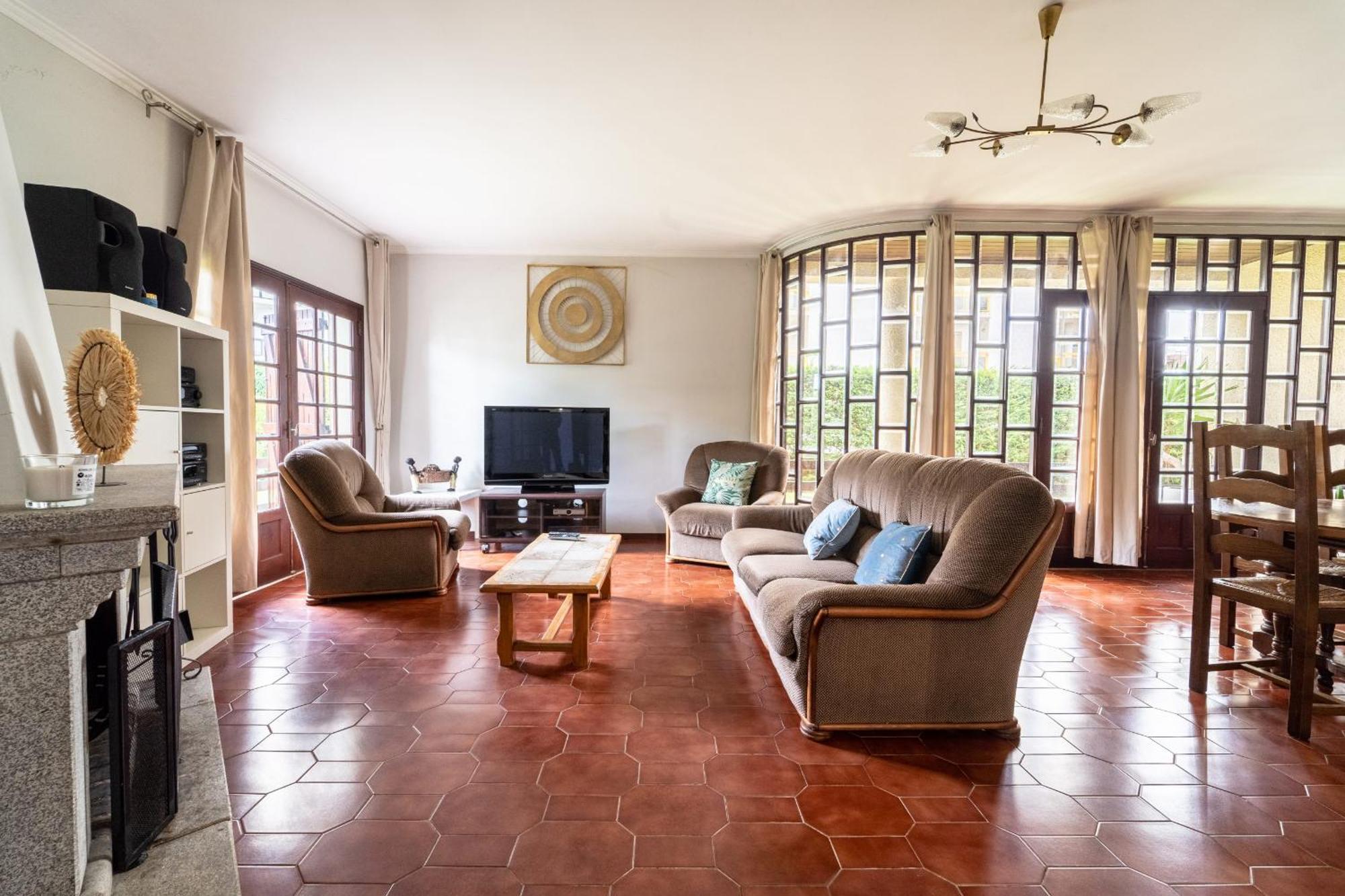 Amorosa Villa, 500M From The Beach By House And People Bagian luar foto
